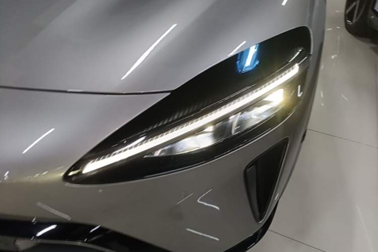 Used Xiaomi Auto YU7 2025 Ultra-Long Range All-Wheel Drive Pro Version Left Front Headlight