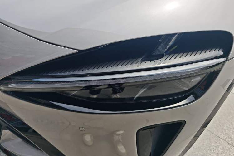 Used Xiaomi Auto YU7 2025 Ultra-Long Range High-Performance All-Wheel-Drive Max Edition Left Front Headlight