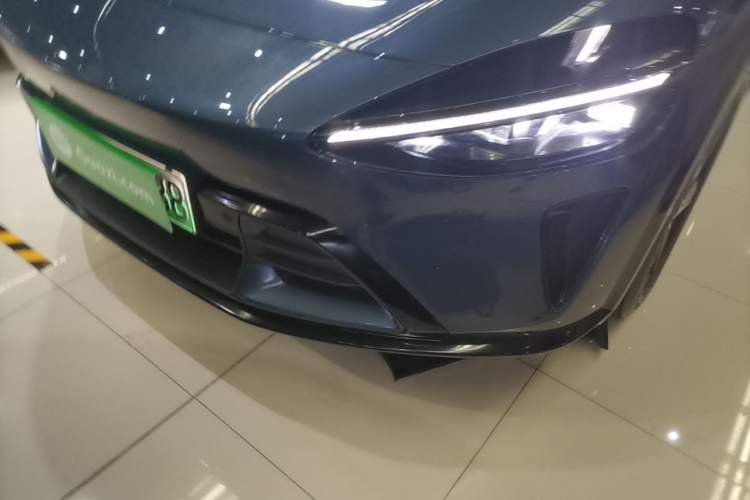 Used Xiaomi Auto YU7 2025 Ultra-Long Range Rear-Wheel Drive Version Left Front Headlight