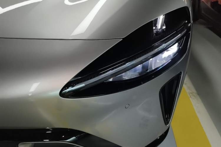 Used Xiaomi Auto YU7 2025 Ultra-Long Range Rear-Wheel Drive Version Left Front Headlight