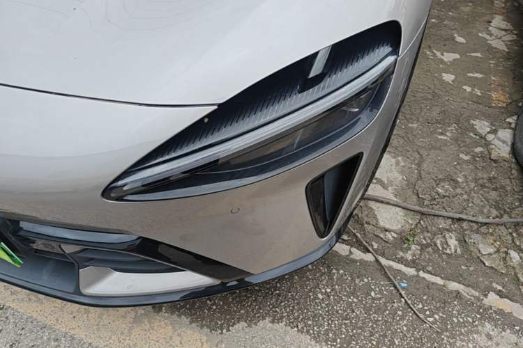 Used Xiaomi Auto YU7 2025 Ultra-Long Range Rear-Wheel Drive Version Left Front Headlight