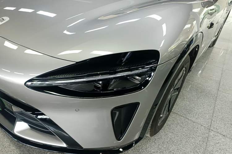 Used Xiaomi Auto YU7 2025 Ultra-Long Range Rear-Wheel Drive Version Left Front Headlight