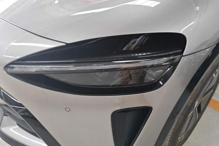 Used Xiaomi Auto YU7 2025 Ultra-Long Range Rear-Wheel Drive Version Left Front Headlight