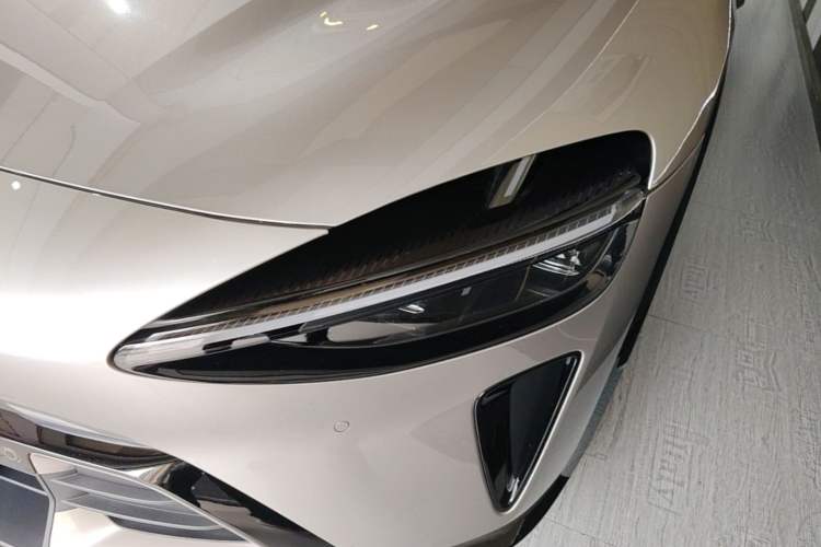 Used Xiaomi Auto YU7 2025 Ultra-Long Range High-Performance All-Wheel-Drive Max Edition Left Front Headlight
