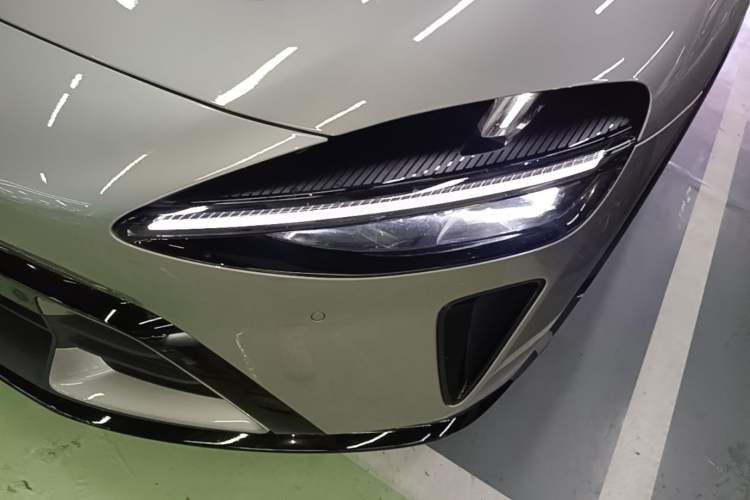 Used Xiaomi Auto YU7 2025 Ultra-Long Range Rear-Wheel Drive Version Left Front Headlight