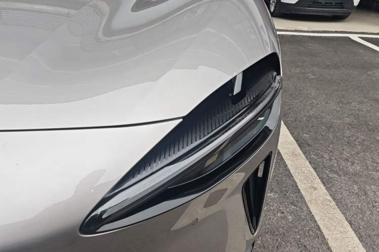 Used Xiaomi Auto YU7 2025 Ultra-Long Range High-Performance All-Wheel-Drive Max Edition Left Front Headlight