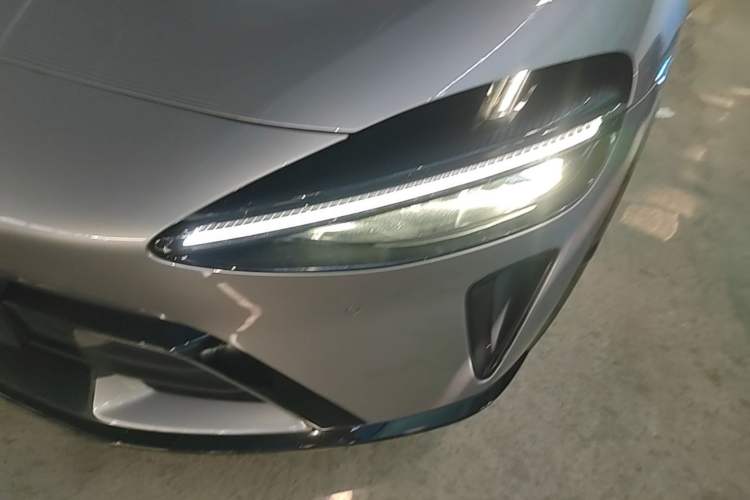 Used Xiaomi Auto YU7 2025 Ultra-Long Range All-Wheel Drive Pro Version Left Front Headlight