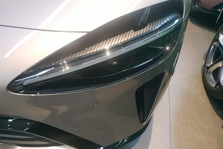 Used Xiaomi Auto YU7 2025 Ultra-Long Range All-Wheel Drive Pro Version Left Front Headlight