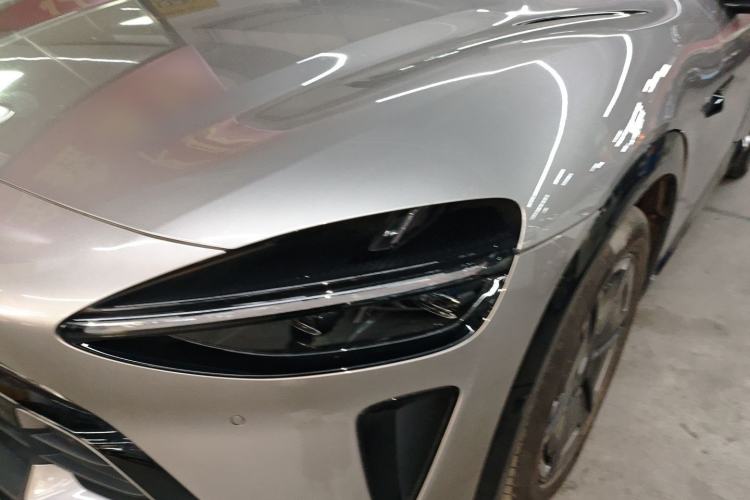 Used Xiaomi Auto YU7 2025 Ultra-Long Range Rear-Wheel Drive Version Left Front Headlight