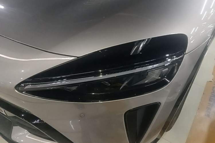 Used Xiaomi Auto YU7 2025 Ultra-Long Range High-Performance All-Wheel-Drive Max Edition Left Front Headlight
