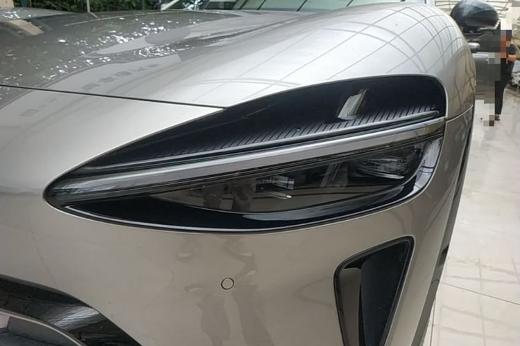 Used Xiaomi Auto YU7 2025 Ultra-Long Range Rear-Wheel Drive Version Left Front Headlight