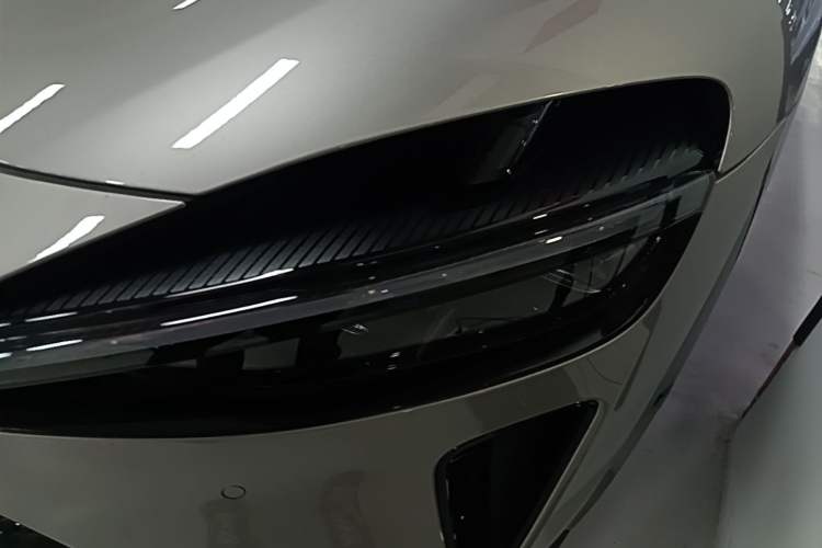 Used Xiaomi Auto YU7 2025 Ultra-Long Range High-Performance All-Wheel-Drive Max Edition Left Front Headlight