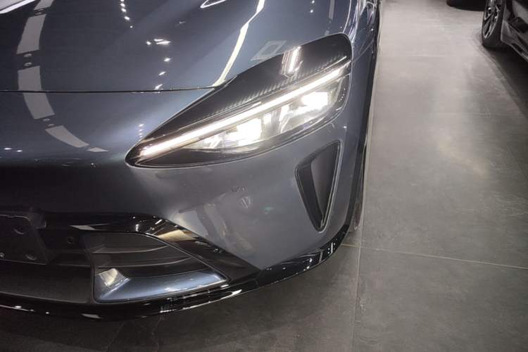 Used Xiaomi Auto YU7 2025 Ultra-Long Range High-Performance All-Wheel-Drive Max Edition Left Front Headlight