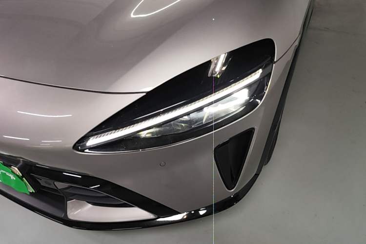 Used Xiaomi Auto YU7 2025 Ultra-Long Range High-Performance All-Wheel-Drive Max Edition Left Front Headlight