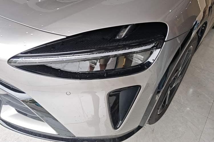 Used Xiaomi Auto YU7 2025 Ultra-Long Range Rear-Wheel Drive Version Left Front Headlight