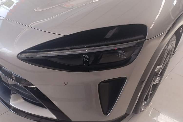 Used Xiaomi Auto YU7 2025 Ultra-Long Range High-Performance All-Wheel-Drive Max Edition Left Front Headlight