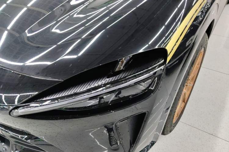 Used Xiaomi Auto YU7 2025 Ultra-Long Range Rear-Wheel Drive Version Left Front Headlight