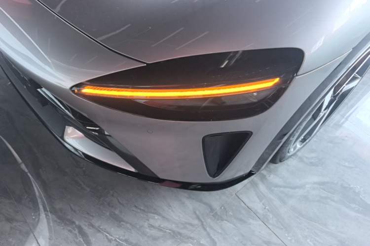 Used Xiaomi Auto YU7 2025 Ultra-Long Range All-Wheel Drive Pro Version Left Front Headlight
