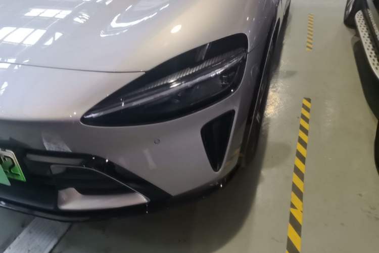 Used Xiaomi Auto YU7 2025 Ultra-Long Range Rear-Wheel Drive Version Left Front Headlight