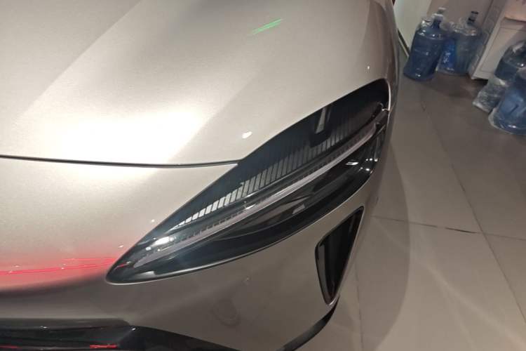 Used Xiaomi Auto YU7 2025 Ultra-Long Range High-Performance All-Wheel-Drive Max Edition Left Front Headlight