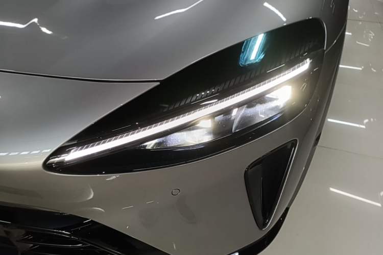 Used Xiaomi Auto YU7 2025 Ultra-Long Range All-Wheel Drive Pro Version Left Front Headlight