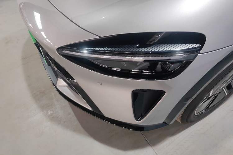 Used Xiaomi Auto YU7 2025 Ultra-Long Range All-Wheel Drive Pro Version Left Front Headlight
