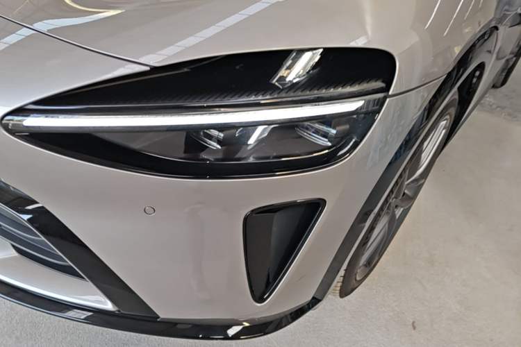 Used Xiaomi Auto YU7 2025 Ultra-Long Range High-Performance All-Wheel-Drive Max Edition Left Front Headlight
