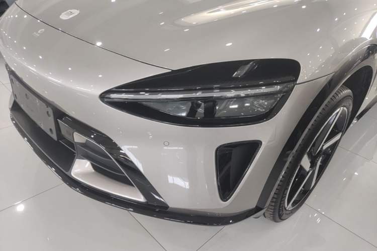 Used Xiaomi Auto YU7 2025 Ultra-Long Range High-Performance All-Wheel-Drive Max Edition Left Front Headlight