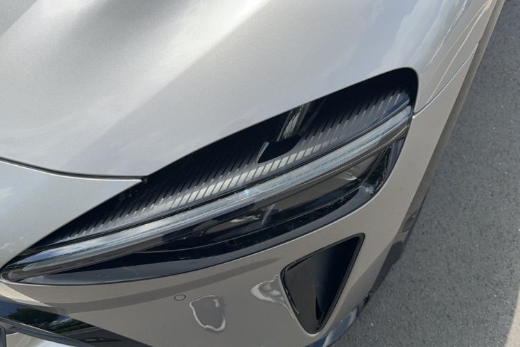 Used Xiaomi Auto YU7 2025 Ultra-Long Range Rear-Wheel Drive Version Left Front Headlight