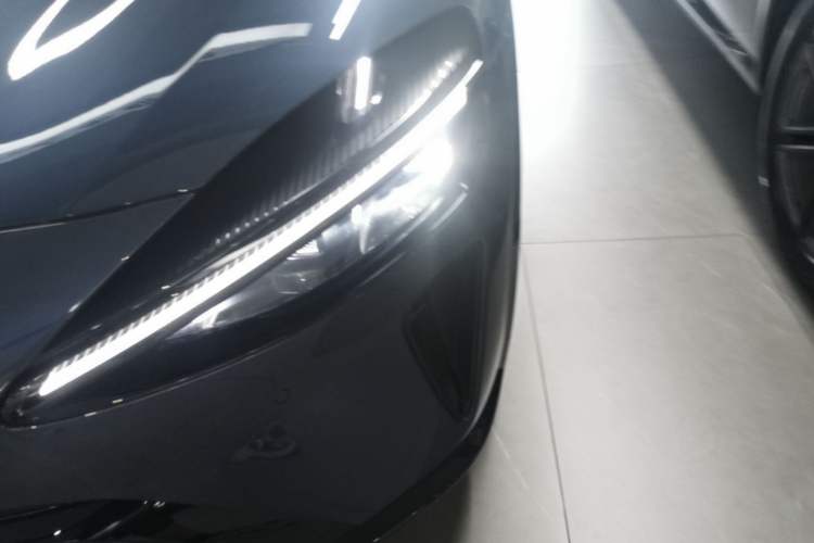 Used Xiaomi Auto YU7 2025 Ultra-Long Range High-Performance All-Wheel-Drive Max Edition Left Front Headlight