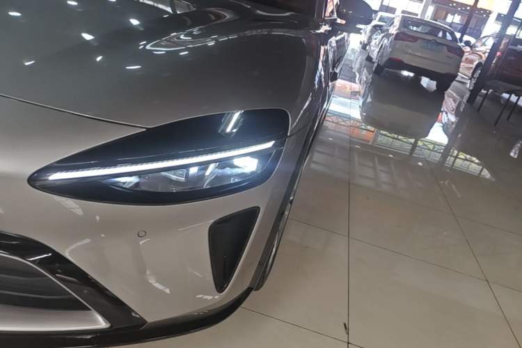 Used Xiaomi Auto YU7 2025 Ultra-Long Range High-Performance All-Wheel-Drive Max Edition Left Front Headlight