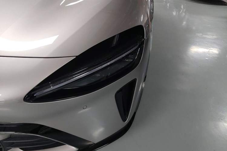 Used Xiaomi Auto YU7 2025 Ultra-Long Range Rear-Wheel Drive Version Left Front Headlight