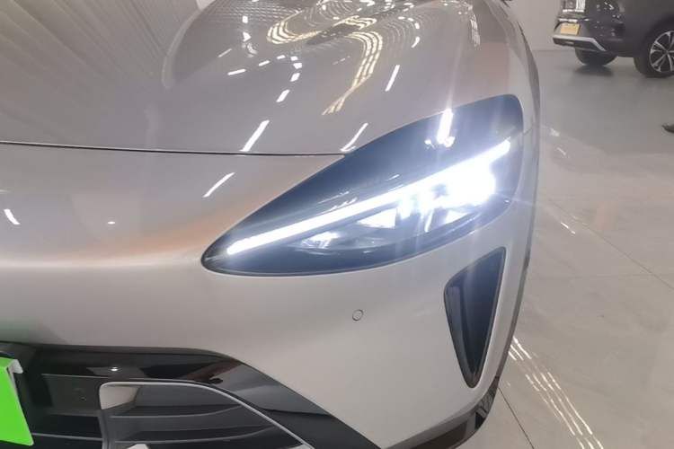 Used Xiaomi Auto YU7 2025 Ultra-Long Range Rear-Wheel Drive Version Left Front Headlight