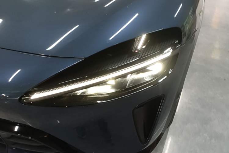 Used Xiaomi Auto YU7 2025 Ultra-Long Range Rear-Wheel Drive Version Left Front Headlight