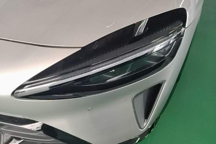 Used Xiaomi Auto YU7 2025 Ultra-Long Range High-Performance All-Wheel-Drive Max Edition Left Front Headlight