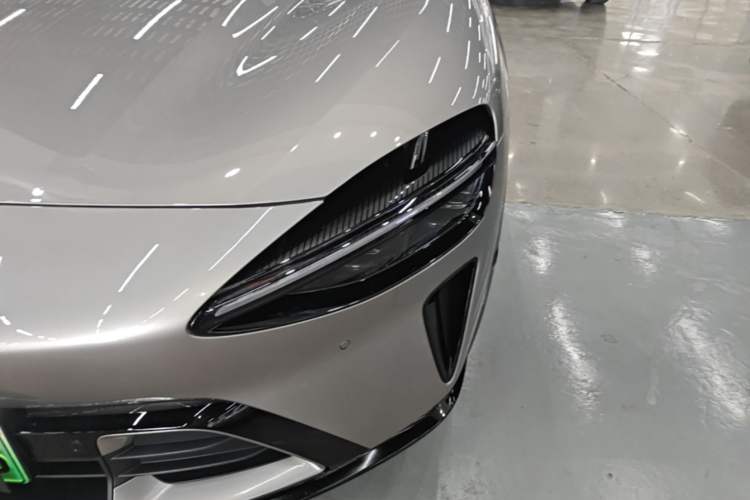 Used Xiaomi Auto YU7 2025 Ultra-Long Range All-Wheel Drive Pro Version Left Front Headlight