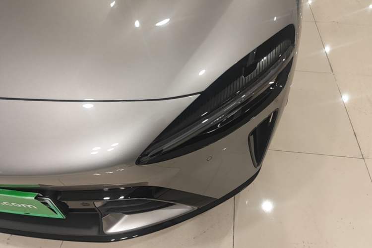 Used Xiaomi Auto YU7 2025 Ultra-Long Range Rear-Wheel Drive Version Left Front Headlight
