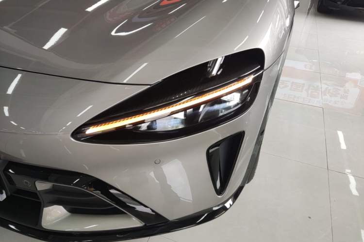 Used Xiaomi Auto YU7 2025 Ultra-Long Range High-Performance All-Wheel-Drive Max Edition Left Front Headlight