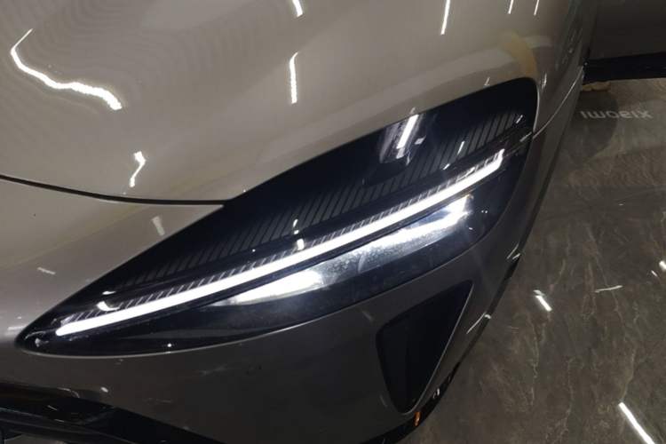 Used Xiaomi Auto YU7 2025 Ultra-Long Range High-Performance All-Wheel-Drive Max Edition Left Front Headlight