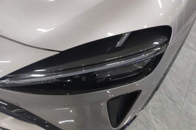 Used Xiaomi Auto YU7 2025 Ultra-Long Range All-Wheel Drive Pro Version Left Front Headlight