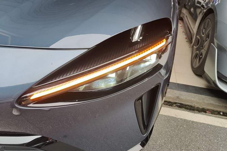 Used Xiaomi Auto YU7 2025 Ultra-Long Range All-Wheel Drive Pro Version Left Front Headlight