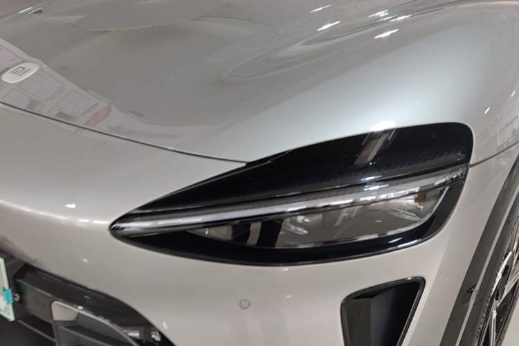 Used Xiaomi Auto YU7 2025 Ultra-Long Range Rear-Wheel Drive Version Left Front Headlight