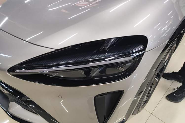Used Xiaomi Auto YU7 2025 Ultra-Long Range All-Wheel Drive Pro Version Left Front Headlight