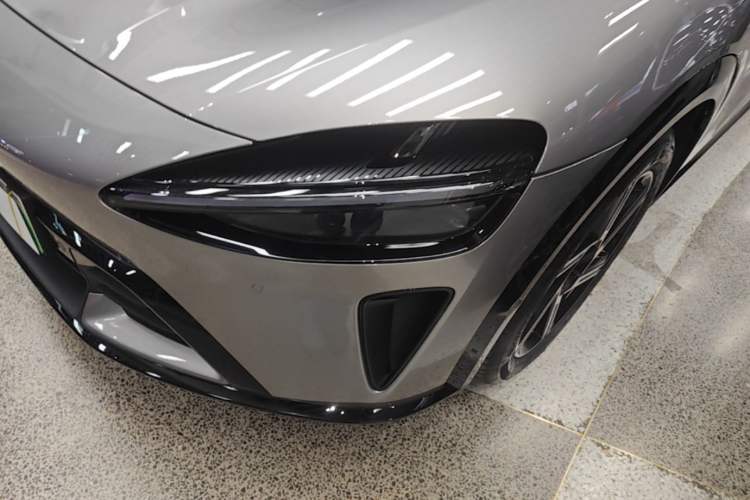 Used Xiaomi Auto YU7 2025 Ultra-Long Range Rear-Wheel Drive Version Left Front Headlight