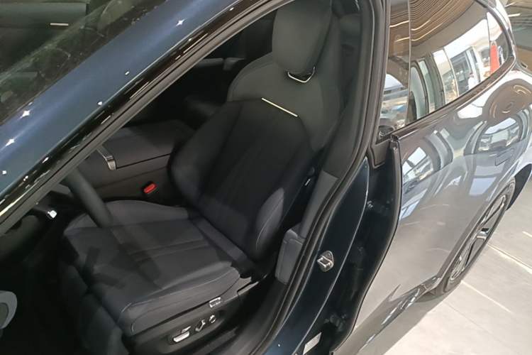 Used Xiaomi Auto YU7 2025 Ultra-Long Range Rear-Wheel Drive Version Left Front Seat