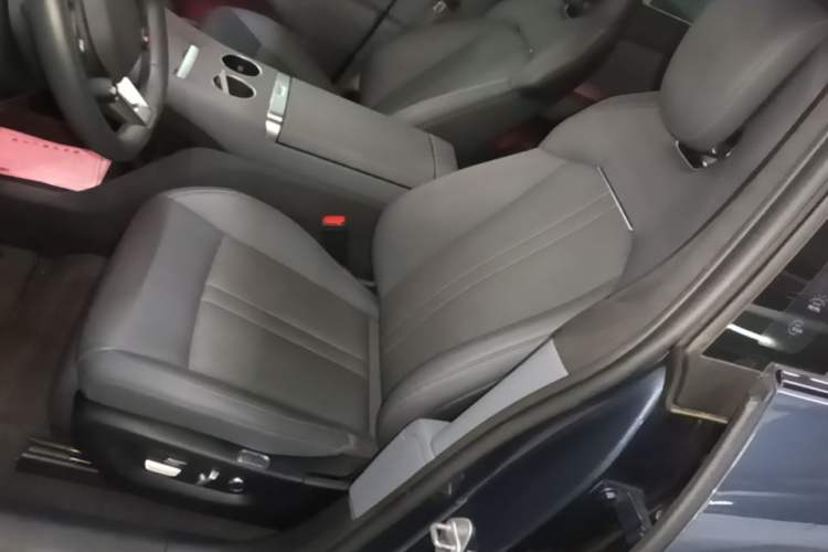 Used Xiaomi Auto YU7 2025 Ultra-Long Range High-Performance All-Wheel-Drive Max Edition Left Front Seat