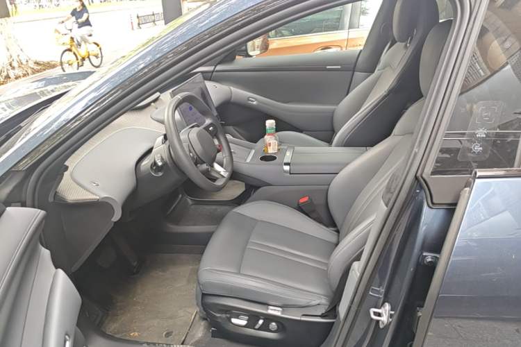 Used Xiaomi Auto YU7 2025 Ultra-Long Range High-Performance All-Wheel-Drive Max Edition Left Front Seat