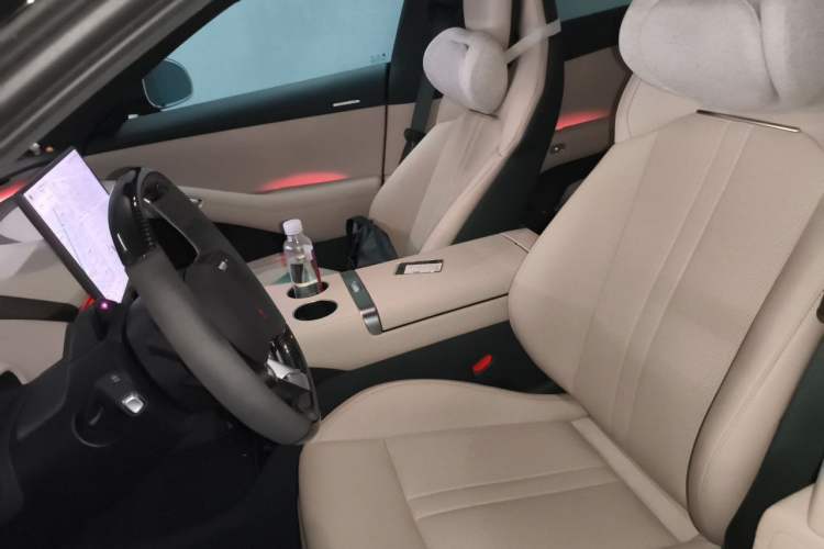 Used Xiaomi Auto YU7 2025 Ultra-Long Range High-Performance All-Wheel-Drive Max Edition Left Front Seat