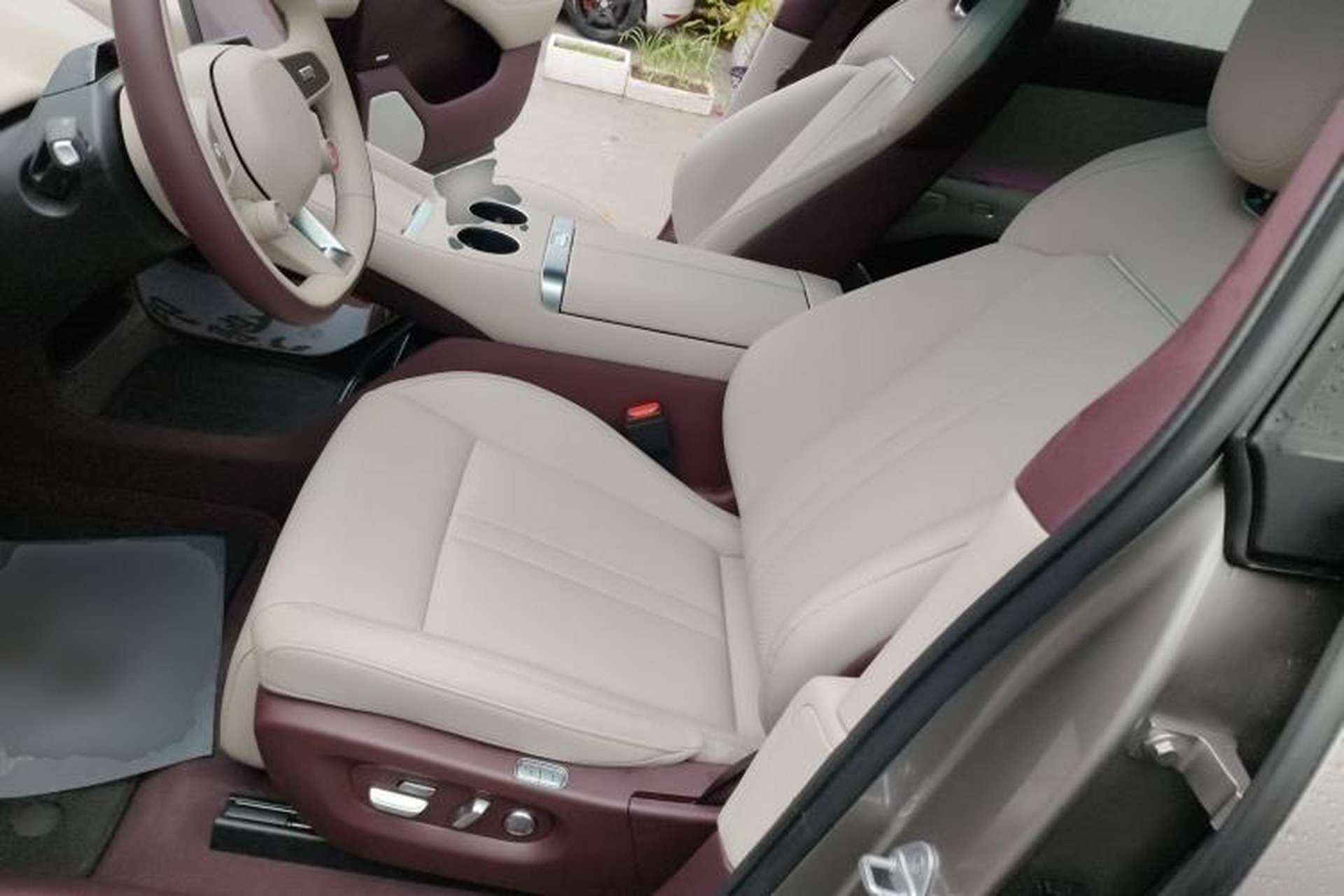 Used Xiaomi Auto YU7 2025 Ultra-Long Range High-Performance All-Wheel-Drive Max Edition Left Front Seat