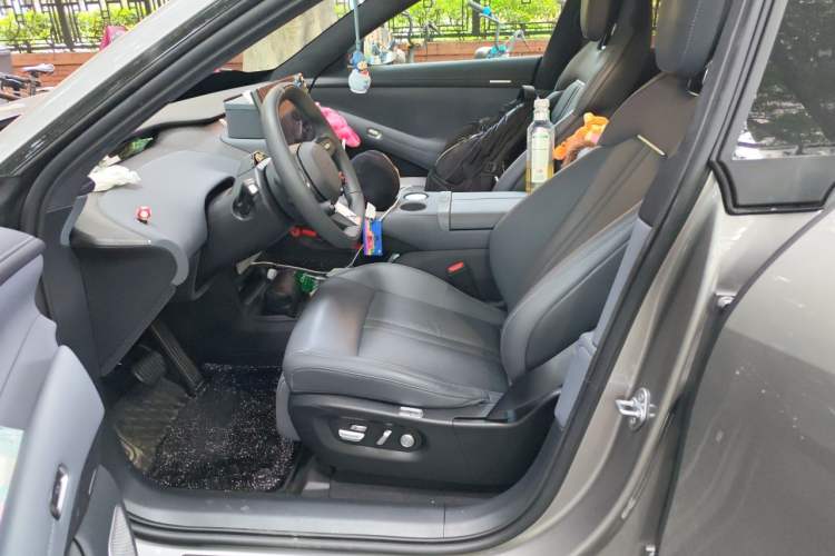 Used Xiaomi Auto YU7 2025 Ultra-Long Range High-Performance All-Wheel-Drive Max Edition Left Front Seat